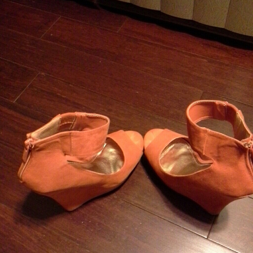 Shoes - Picture 2 of 2